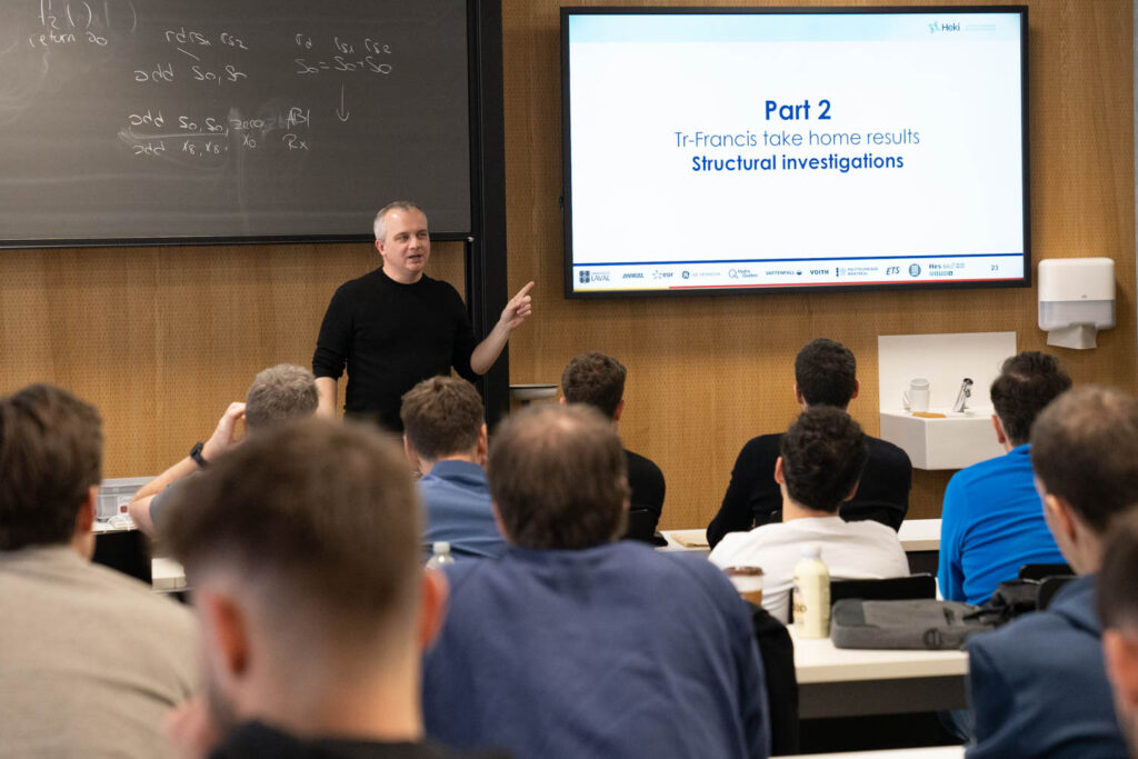 Photo du Prof. Sébastien Houde durant son séminaire au @Hydro Alps Lab